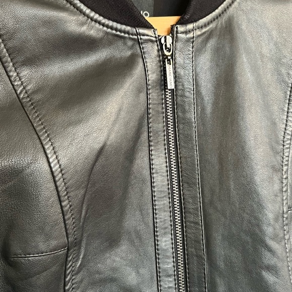 BNWT Marciano black leather bomber size small - Picture 3 of 8